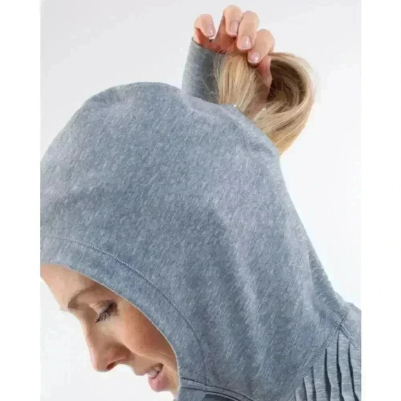 Lululemon Run Back On Track Gray Pullover, Size 4 - Picture 8 of 11